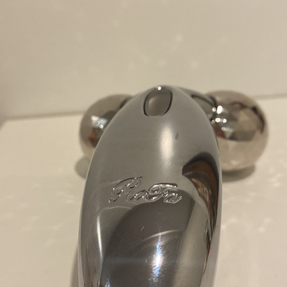 ReFa Carat Ray skin firming tool - Picture 4 of 4